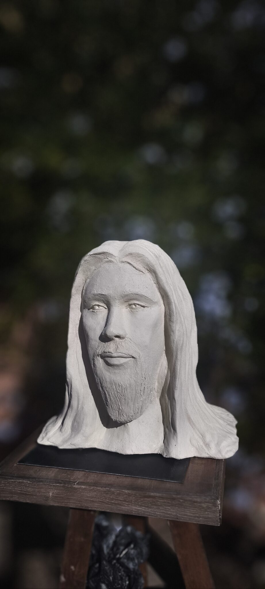 Son visage est connu de tous, son Amour infini nous inonde de joie.