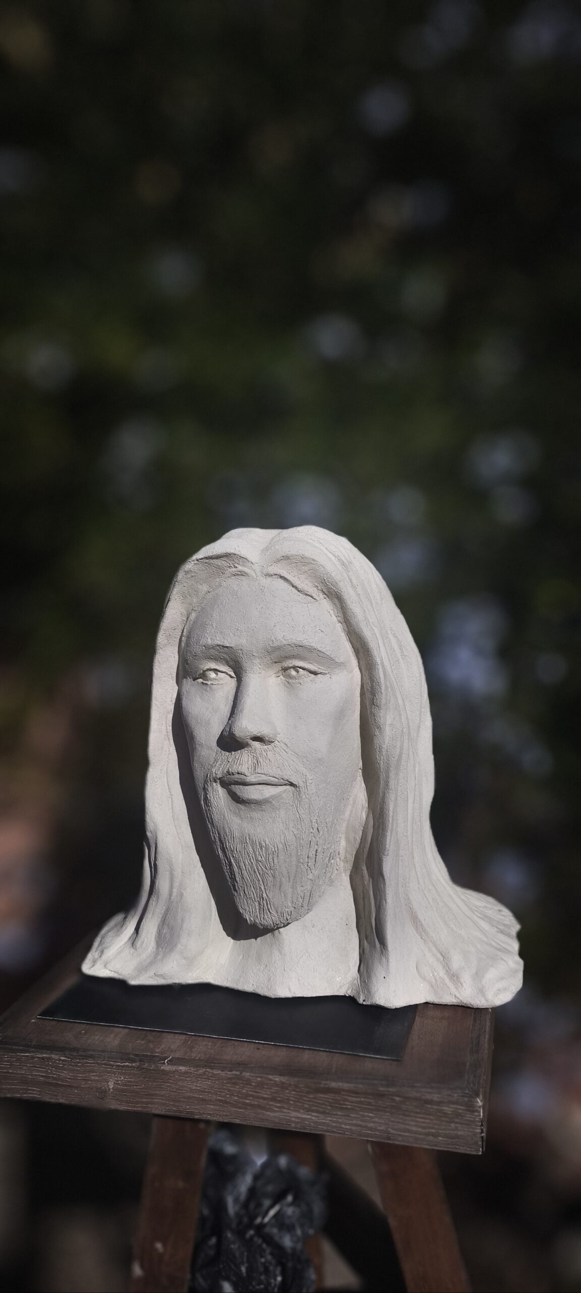 Son visage est connu de tous, son Amour infini nous inonde de joie.