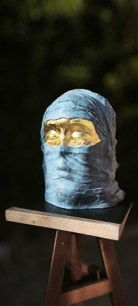 Sculpture en terre cuite patinée et feuille d'or - NAd sculpture Aix en Provence